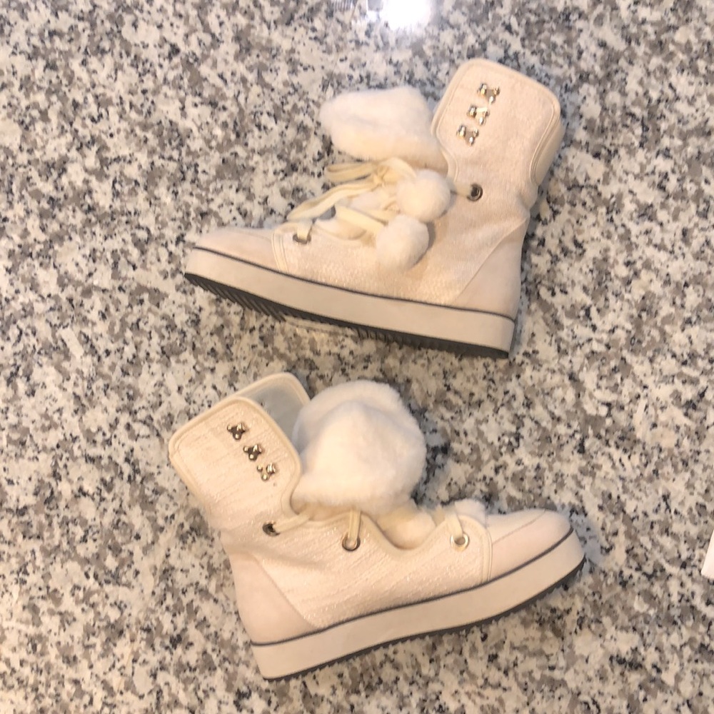 Fuzzy sneaker Bootie